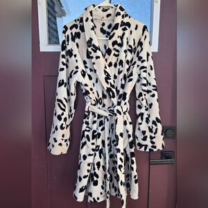 Soma Black and White Animal Print Robe